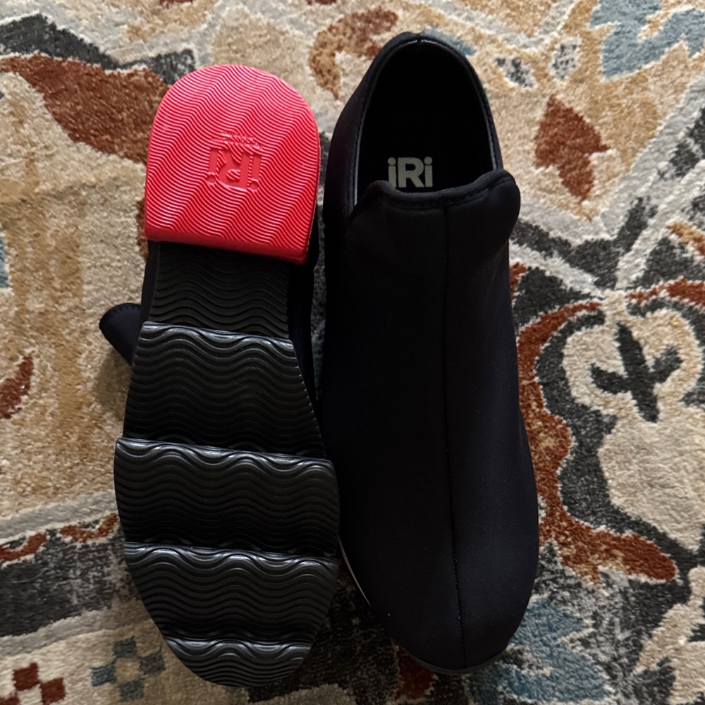 Sleek Black and Red Women's Slip-On Sneakers - Picture 4 of 4